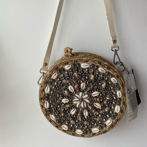 Handmade Shell Rattan Bag - Picture 6 of 7